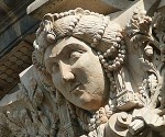 Frauenkopf über dem Eingangsportal am Ständehaus Dresden