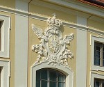 Sandsteinwappen an den Kavaliershäusern am Schloss Moritzburg